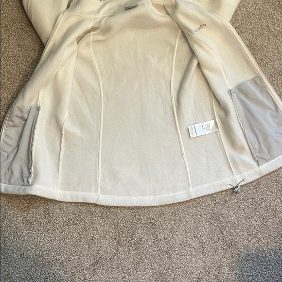 Columbia Women's Cream fleece Jacket - Picture 4 of 5